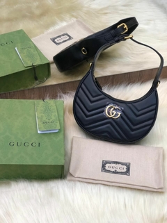 Bolsa Gucci GG Marmont Meia Lua Preta Italiana
