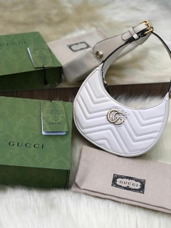 Bolsa Gucci GG Marmont Meia Lua Branca Italiana