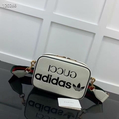 Bolsa Adidas x Gucci Pequena Off-White Italiana