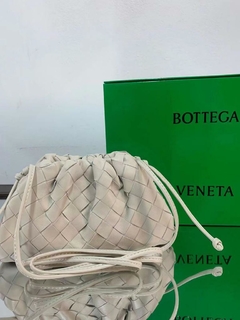 Bolsa Bottega Veneta Mini Pouch Intrecciato Off-White Italiana