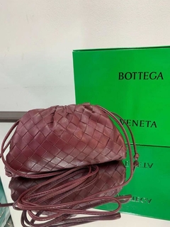 Bolsa Bottega Veneta Mini Pouch Intrecciato Vinho Italiana - comprar online