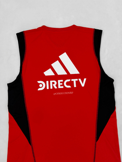 MUSCULOSA ROJA DE ENTRENAMIENTO 2024