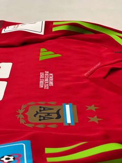 CAMISETA DE ARQUERO ROJA DIBU MARTINEZ vs HOLANDA - comprar online