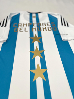 CAMISETA FESTEJOS ARGENTINA CAMPEÓN DEL MUNDO 2022 - 3 ESTRELLAS