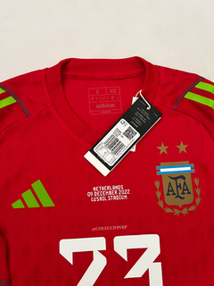 CAMISETA DE ARQUERO ROJA DIBU MARTINEZ vs HOLANDA - Colección RP