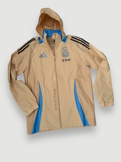 CAMPERA ROMPEVIENTOS DE ENTRENAMIENTO ARGENTINA AFA 2024