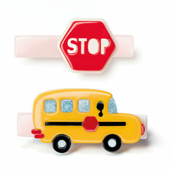 bico-de-pato-onibus-escolar-com-placa-stop-lilies-roses-ny