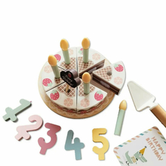 bolo-de-aniversario-de-madeira-de-chocolate-tooky-toy