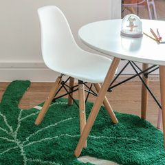 cadeira-eames-junior-branca-com-base-de-madeira-natural