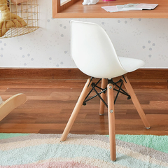 cadeira-eames-junior-branca-com-base-de-madeira-natural