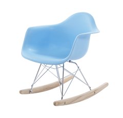 cadeira-infantil-eames-balanco-azul-com-base-de-madeira-natural