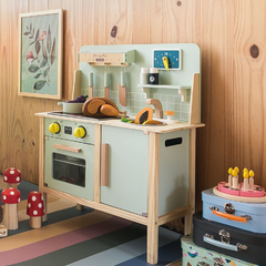 mini-cozinha-em-madeira-verde-claro-modali-baby