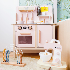 mini-cozinha-em-madeira-rosa-com-forno-eletrico-panelinhas-e-acessorios