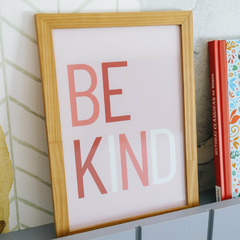 quadro-be-kind-fundo-rosa-mimoo-toys