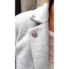Tapado espiga gris botones multicolor en internet