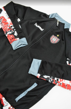 Campera pre match Chacarita Juniors Hummel 2023 en internet