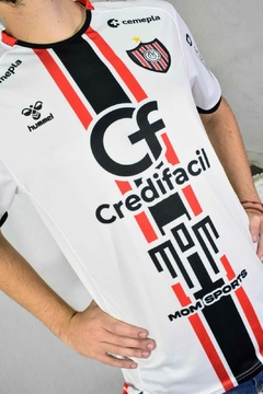 Camiseta Chacarita Juniors Suplente Hummel 2024 en internet