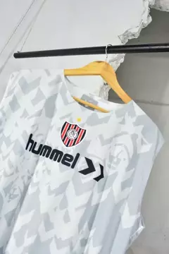 Musculosa Entrenamiento Chacarita Hummel 2024 en internet