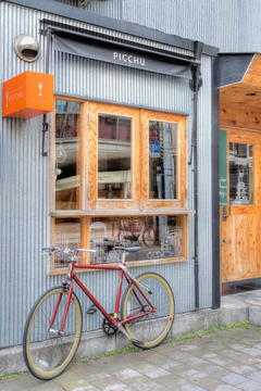 Red Bicycle, Japan - Alan Blaustein - comprar online