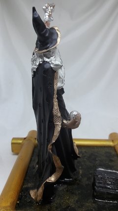 Imagem do Mago Merlin com cajado 18cm base orgonite - turmalina negra