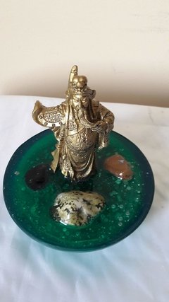 Samurai Kuan Kun 10cm base de orgonite com jadeíta