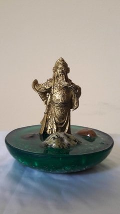 Samurai Kuan Kun 10cm base de orgonite com jadeíta na internet