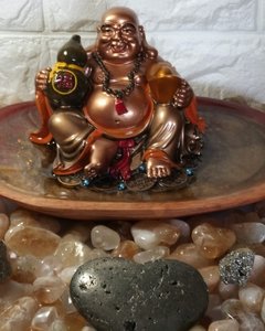 Buda da alegria sentado na gamela com orgonite - Prosperidade - comprar online