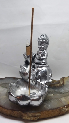 Imagem do Incensário cascata flores com monge em oração - prata