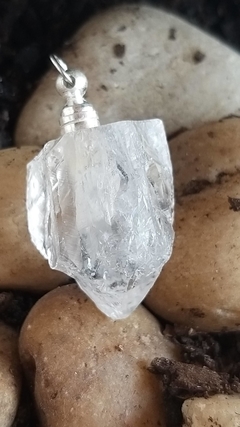 Pingente quartzo natural bruto com reservatório - loja online