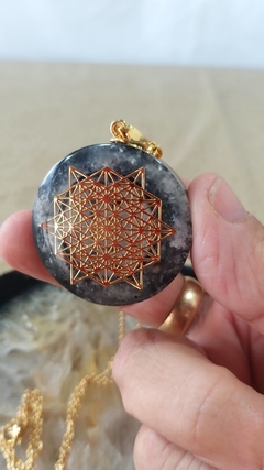 Pingente de orgonite geometria sagrada e selenita - 3,5cm