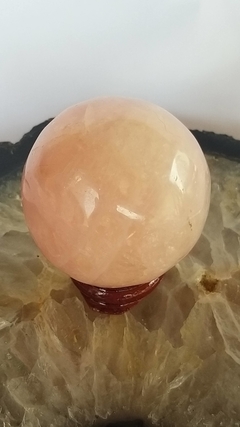 Esfera de quartzo rosa 5,1cm com suporte - 194g - Amor - comprar online