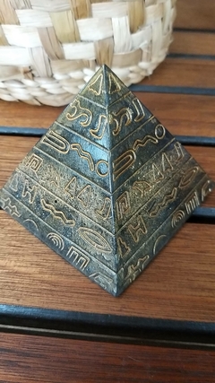 Pirâmide de orgonite motivos egípcios 8cm - força e sabedoria - comprar online
