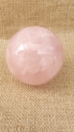 Esfera de quartzo rosa 5,2cm com suporte - 191g - Amor - comprar online
