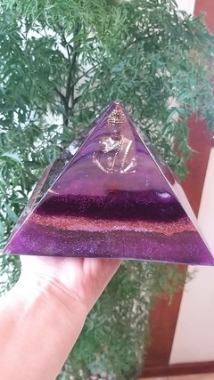 Pirâmide de orgonite (10,0x14,5)cm - Espiritualidade - comprar online