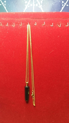 Pingente pontinha obsidiana preta pino dourado e corrente aço 60cm - comprar online