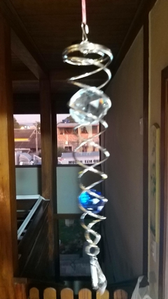 Captador de energia/espiral metal com cristais facetados 28cm - bola azul
