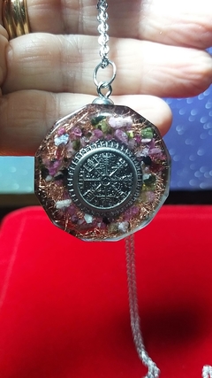 Orgonite pingente Vegvisir e turmalinas mistas 3,5cm