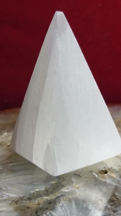 Pirâmide de selenita polida 6cm - 84g na internet