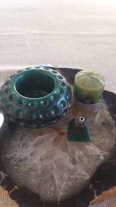 Kit Vasinho de orgonite multiuso 8cm + mini incensário + vela aromática - quartzo verde