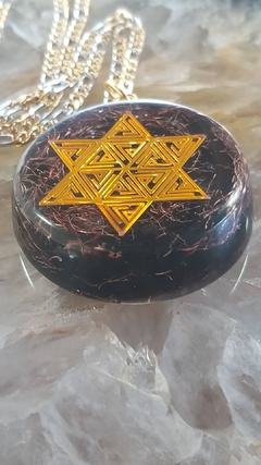 Pingente de orgonite hexagrama - escudo energético na internet