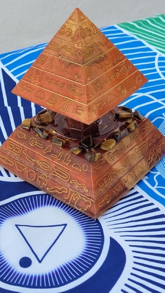 Pirâmide de orgonite motivos egípcios 15,5cm - poder pessoal - Orgonites e loja de artigos esotéricos