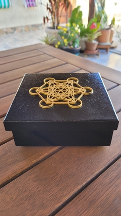 Imagem do Super kit terapêutico com orgonite 7 chakras e caixa decorada