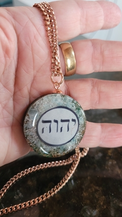Orgonite pingente nome de Deus em hebraico com topázio azul - abre caminhos - comprar online