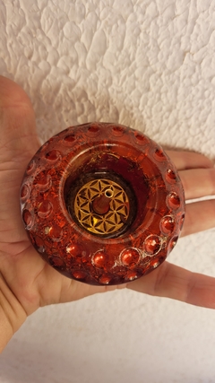 Vasinho incensário de orgonite com pino dourado e flor da vida - comprar online