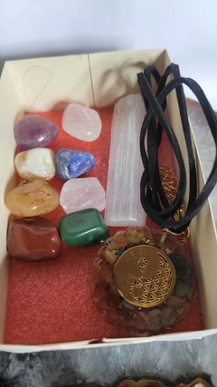 Kit chakras com pingente de orgonite , barra de selenita e pedras dos chakras- 10 peças - comprar online