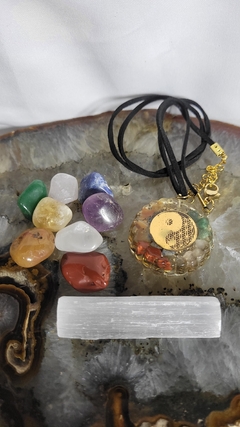Kit chakras com pingente de orgonite , barra de selenita e pedras dos chakras- 10 peças