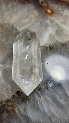 Cristal de quartzo biterminado 23g, 4,8cm com arco íris - comprar online