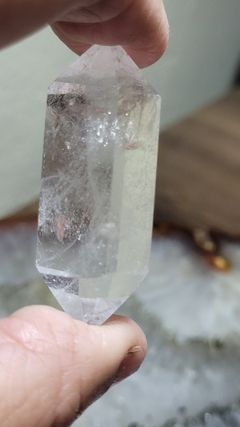 Cristal de quartzo biterminado 23g, 4,8cm com arco íris