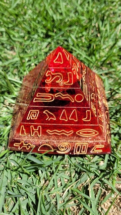 Pirâmide de orgonite motivos egípcios (8,5x7,5)cm - ousadia e tomada de decisões - loja online