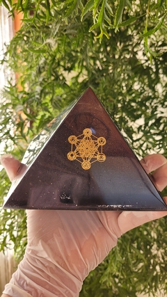 Pirâmide de orgonite (13x13x9)cm - Proteção energética